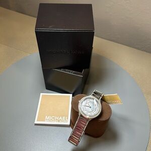 Michael Kors Women's Kerry MK3480 Silver Stainless-Steel Quartz Watch New in box